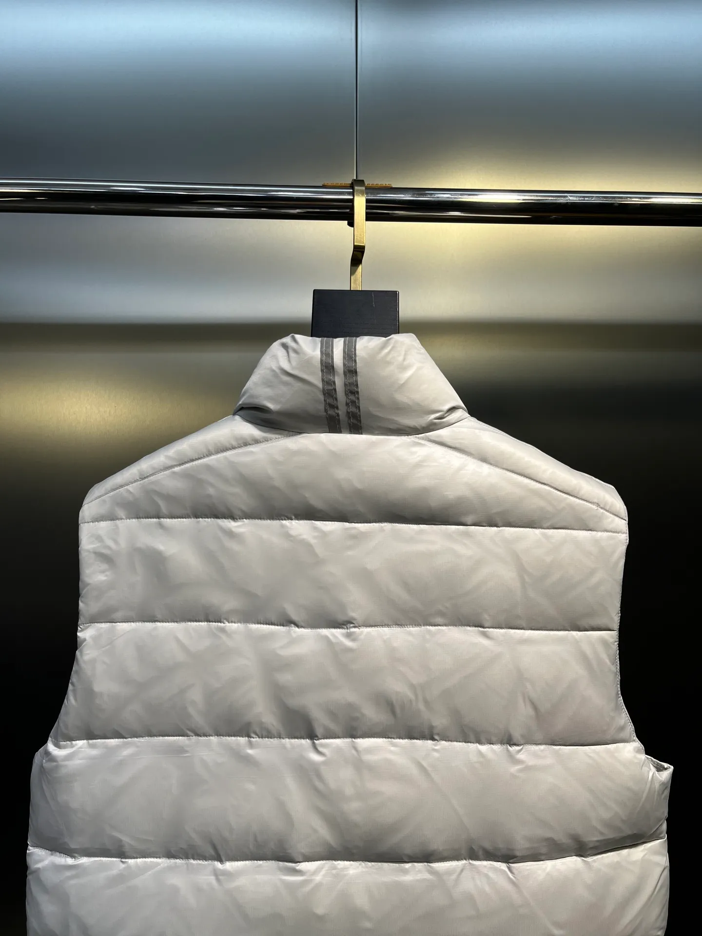P560 Canadian brand CanadaGoose men's and women's CROFTON lightweight down vest 2229M DWR water-repellent treatment WindWall windproof fabric 700 fleece filling original mold opening details one to one production The upper body effect is stunning Exclusively available on the Xiaohongshu purchasing platform The highest version on the market Size: XS S M L XL XXL